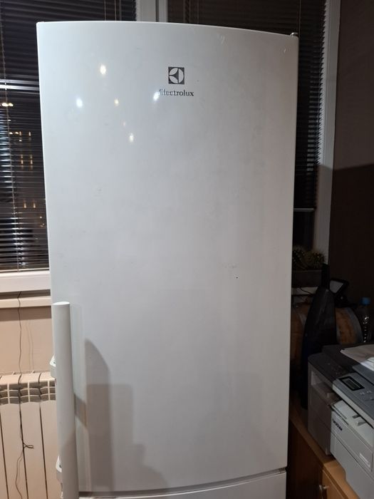 Фризер е хладилник Electrolux