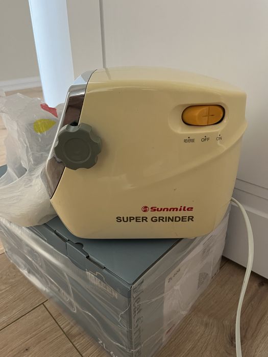 Мясорубка sunmile для запчасти. Мотор работает