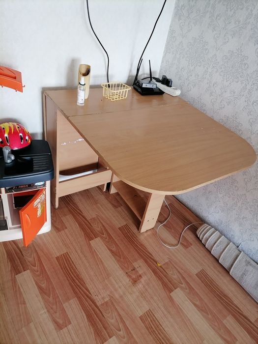 Продам гладильную доску, стол ,шкаф