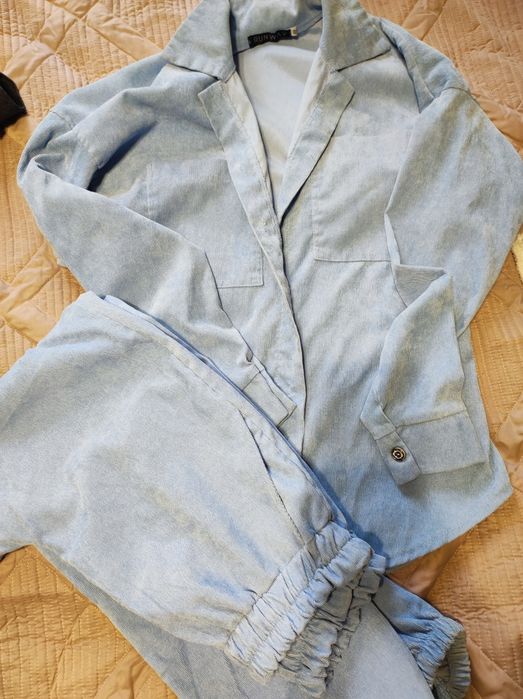 Продам костюм 46-48 р