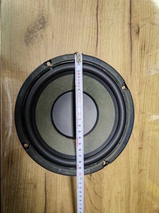 Difuzor subwoofer INFINITY de 20 cm.