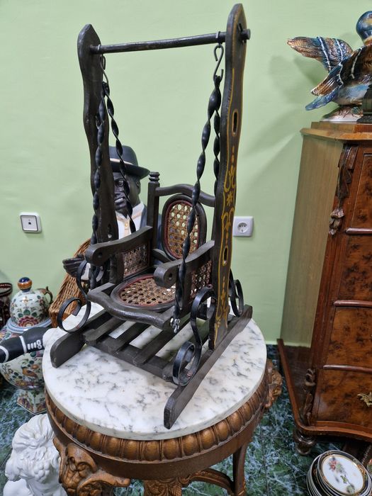 Уникална голяма антикварна люлка за кукли - Оригинал
