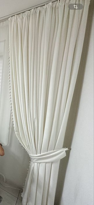 Штора 1 штука только на правую сторону ширина 5-6м, высота потолка 2,5