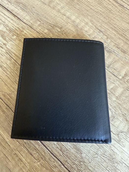 Портмоне Guess естествена кожа