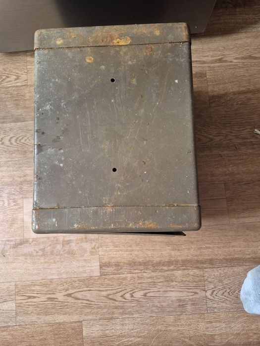 Продаю железный  сейф