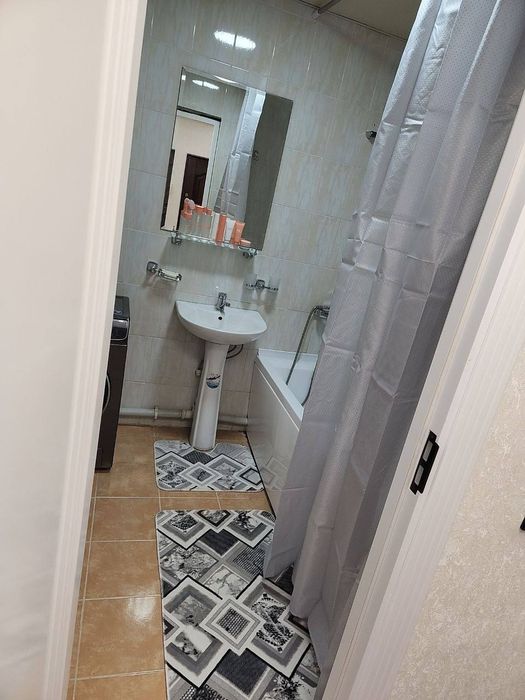 Sag'bon Nurafshon chorrahasida uy sotiladi.