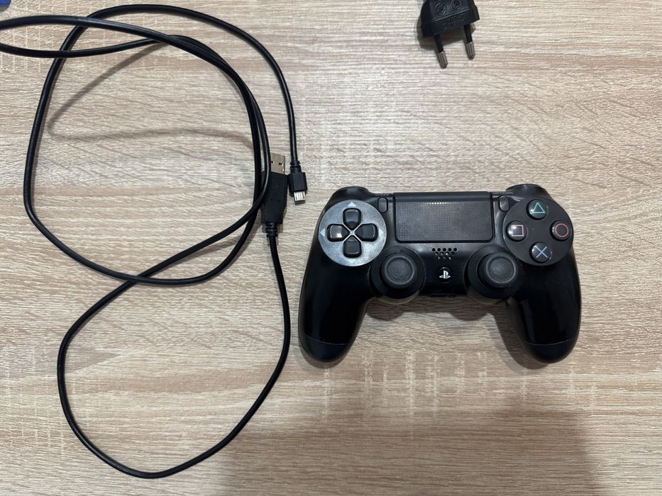 PS4 slim, controller negru, 8 jocuri
