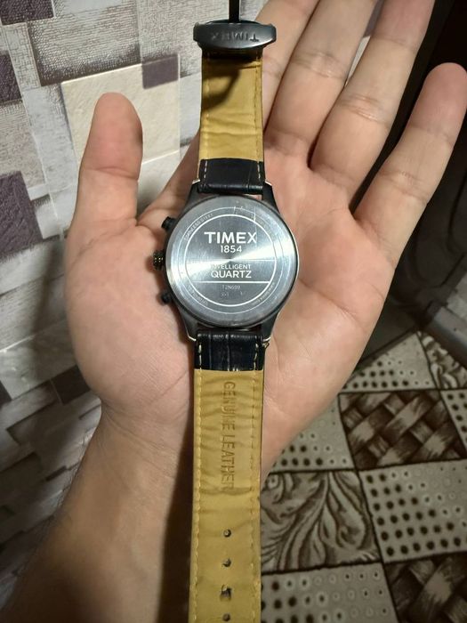 Часы продается TIMEX оригинал