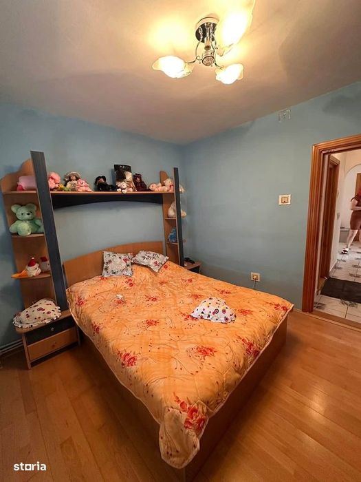 De vanzare apartament 3 camere și balcon,70mp, etaj 2,  Bd Roman Musat