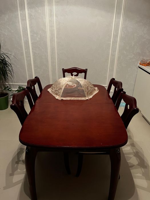 Стол со стульями