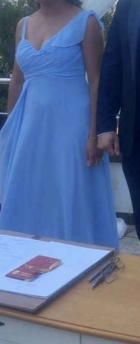 Дълга синя рокля