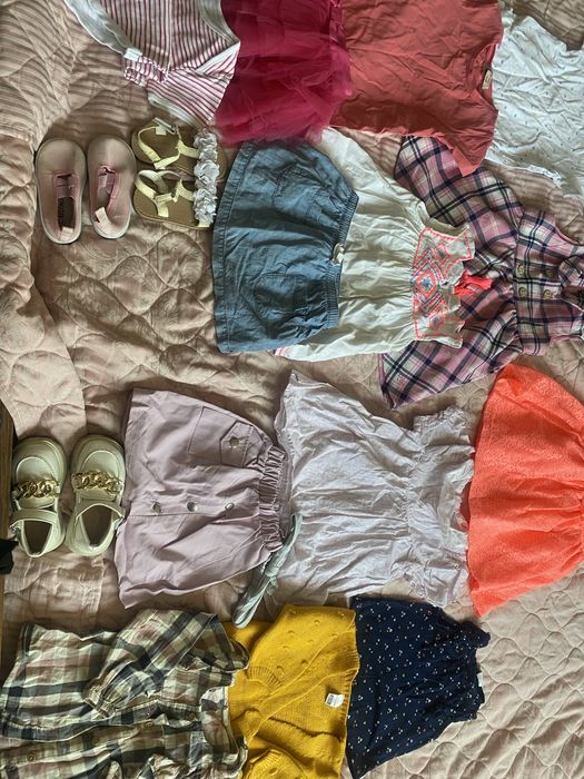 Продаються вещи на девочку