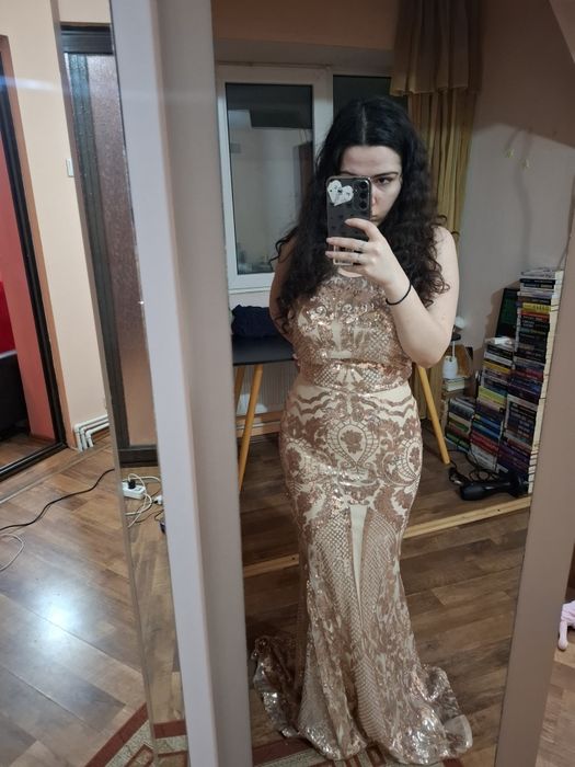 Rochie de eveniment, stil sirena, potrivita unui xs-s (pe mine nu ma cuprinde la spate)