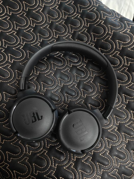 .JBL Tune 520BT.