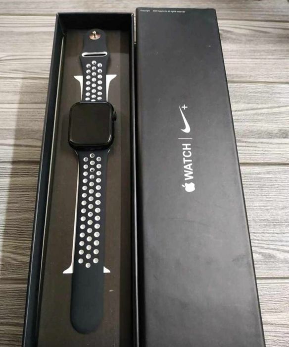 Apple Watch Series 10 × Nike