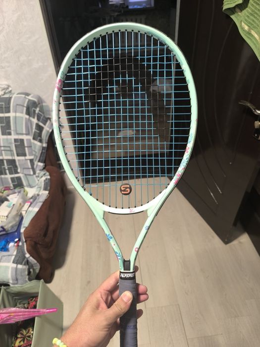 Продам теннисную ракетку