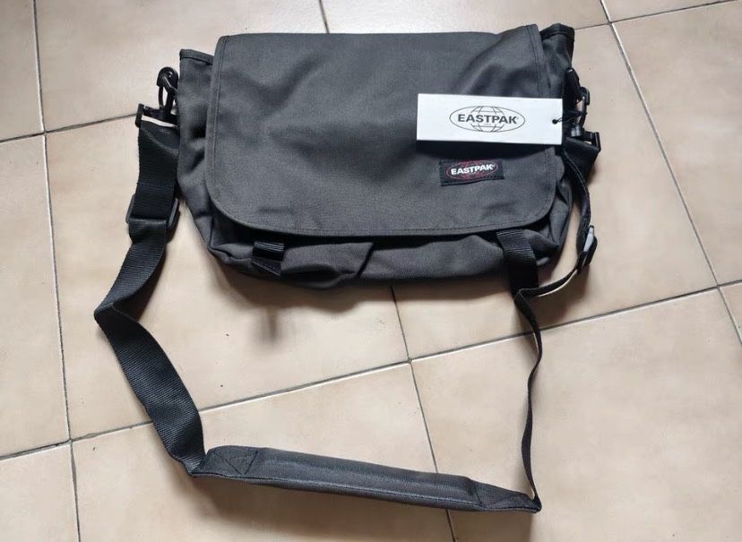 Серая Сумка EASTPAK
