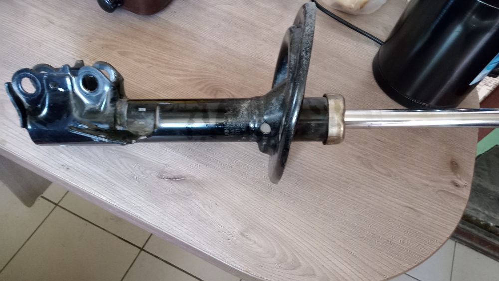 Стойка передняя правая на Камри