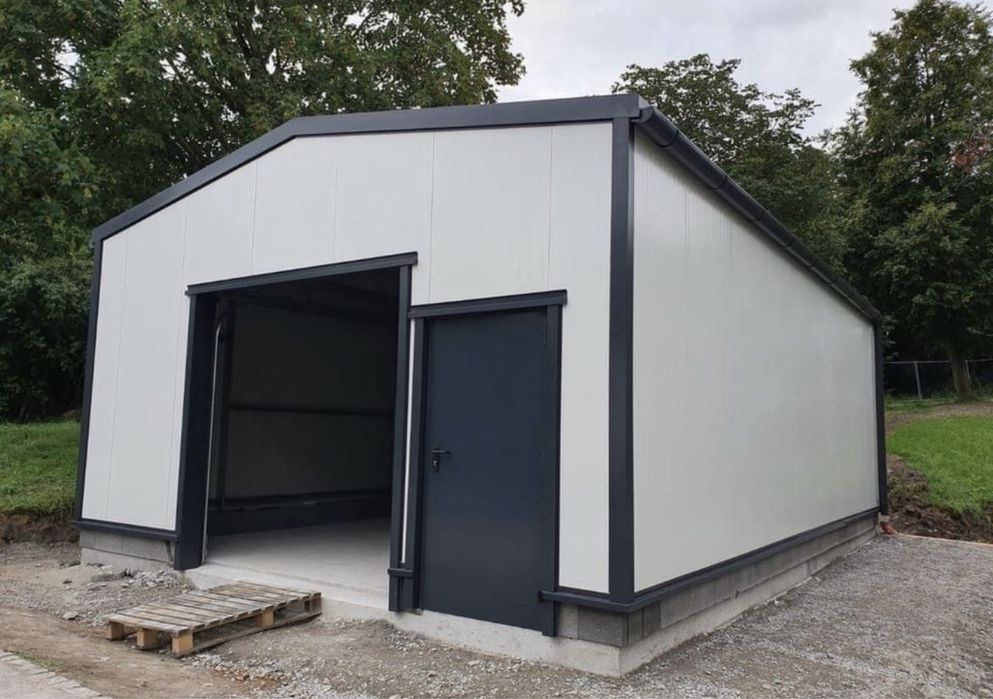 Vand garaj din panouri