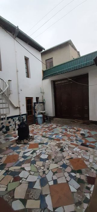 Eski shahar - Labi hovuzdan uchaska sotiladi.
Tayyor hovlicha sotiladi