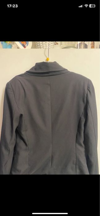 Sacou negru oversize , nepurtat , vine foarte bine, este versatil