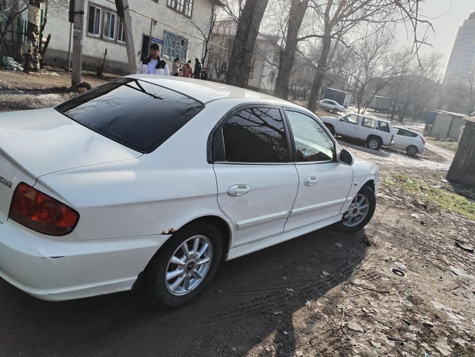 Продам машина  саната 2004г