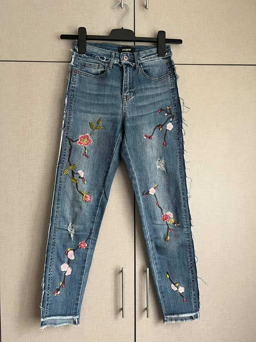 Дамска риза Guess и дънки Guess и Desigual