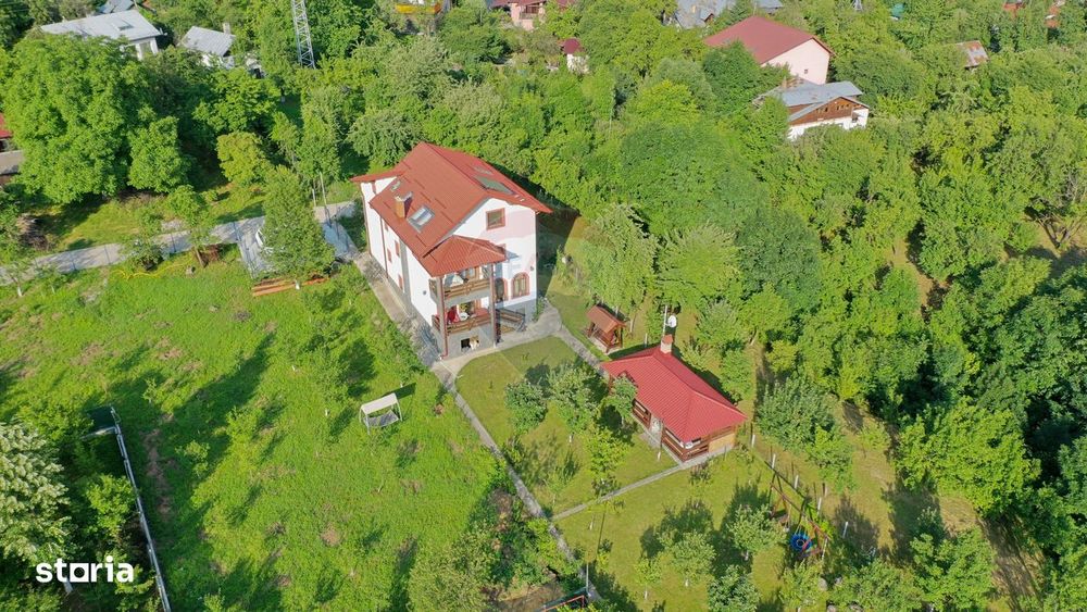 Casă / Vilă cu 8 camere de vânzare