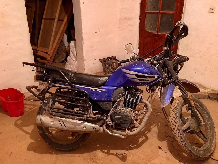 Мотоцикл сузуки GSX