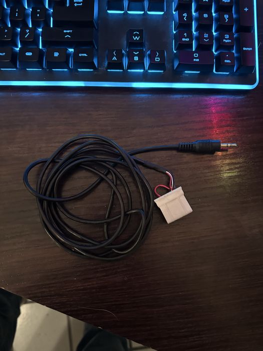 AUX кабел за мазда 3