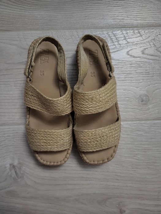 Сандалии для девочки