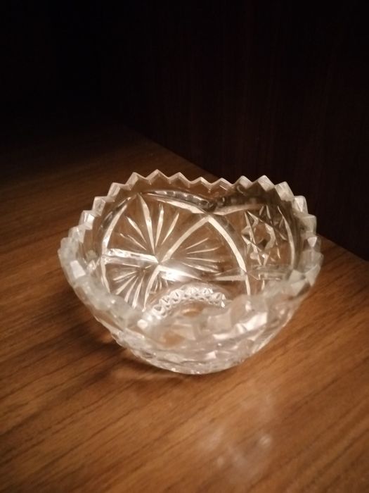 Продам хрустальную вазу