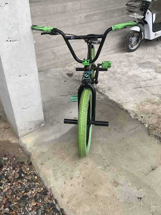 BMX зеленого цвета