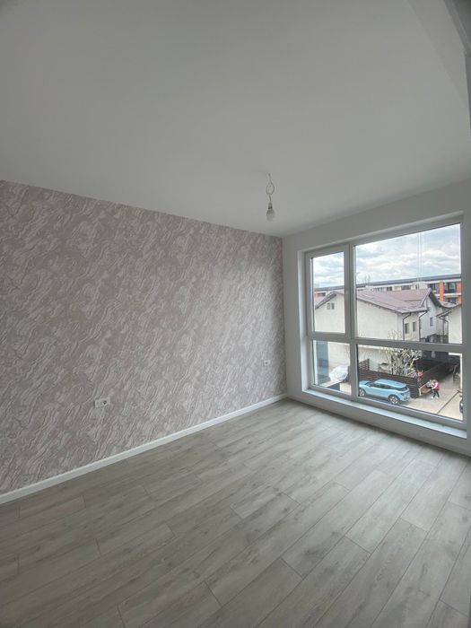 Apartament cu 3 camere+ loc de parcare.