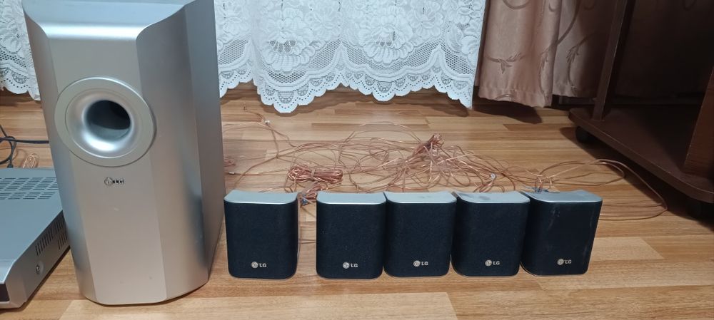 Sistem Home Cinema LG 5.1 + DVD Player + Subwoofer – complet