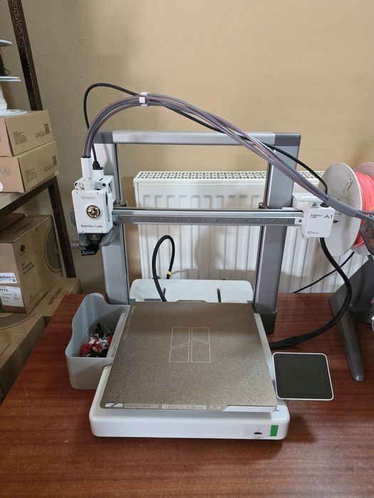 Vand Imprimanta Bambu Lab A1 Combo (cu AMS)