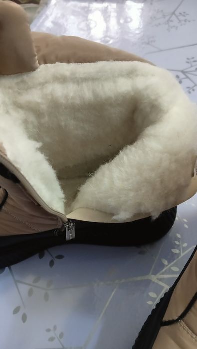 Продам дутики женские