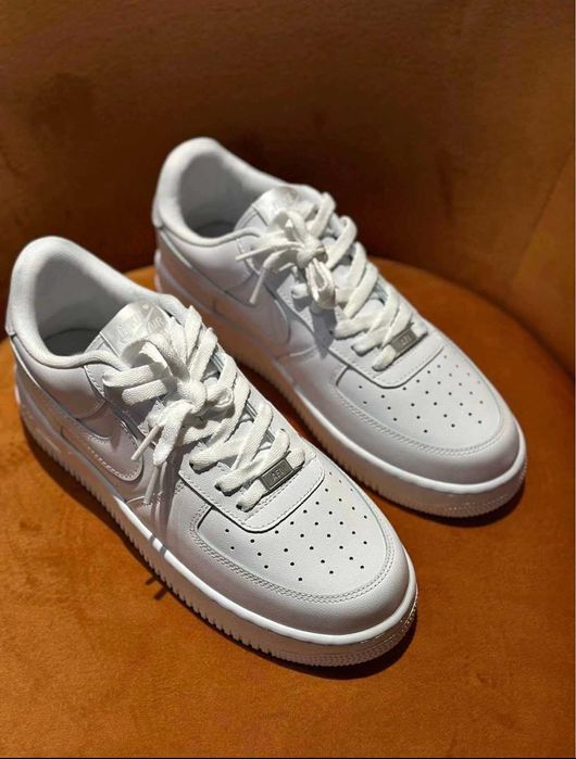 Adidasi Nike AirForce 1 Dama si Barbati