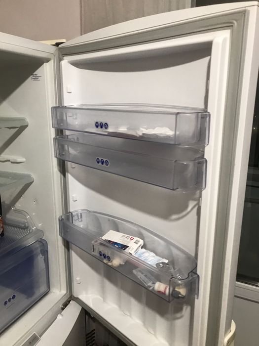 Холодильник большой