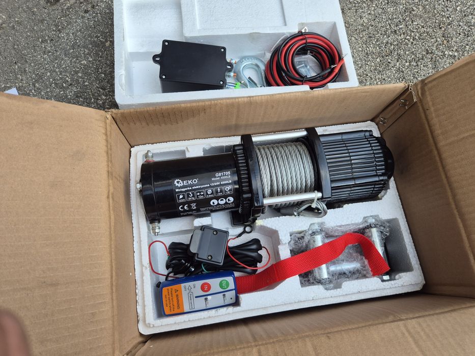 Електрическа лебедка GEKO 12V 4500lb/ 2041кг.
