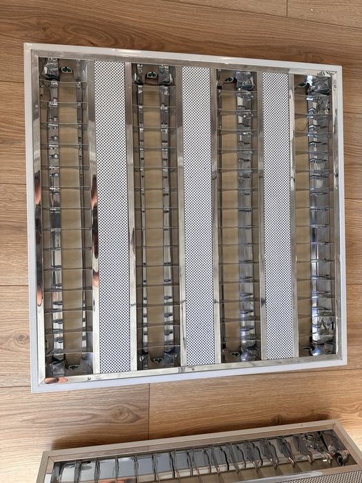 Продавам офис осветителни тела 60/60