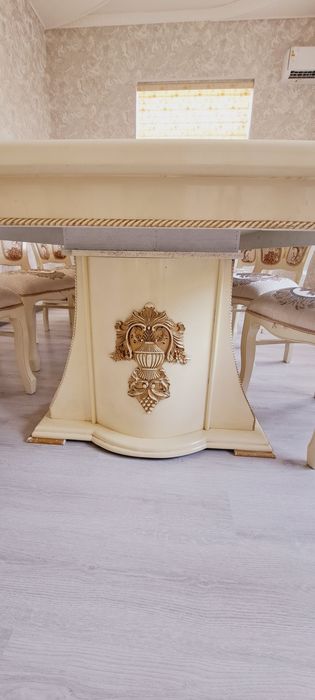 Продаётся стол со стульями в гостиничный 8-10 местный