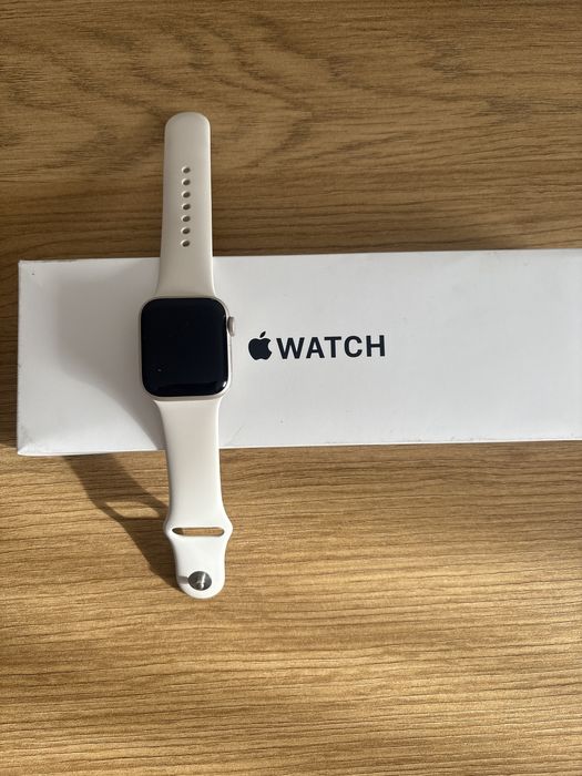 Apple Watch SE (Gen 2) Starlight