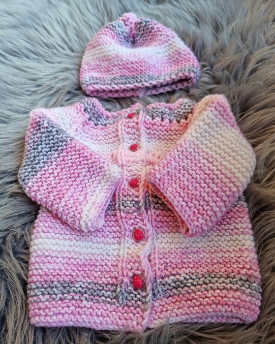 Бебешки жилетки / комплект със шапка и чорапки/ от 0 до 9 месеца