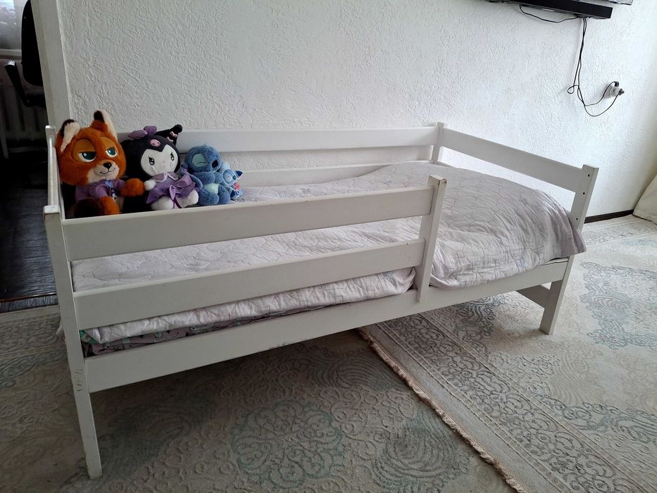 Детская кровать, с бортиками