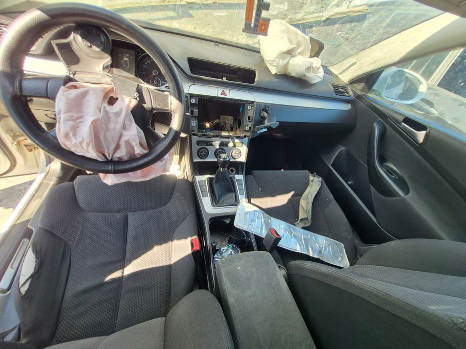 Fata usa stanga spate Volkswagen Passat B6 (2005 - 2010)