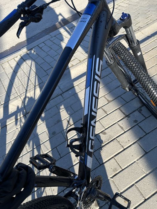 Vând bicicleta Genesis