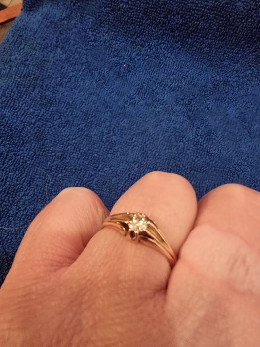 Златен пръстен с диамант 0,31к