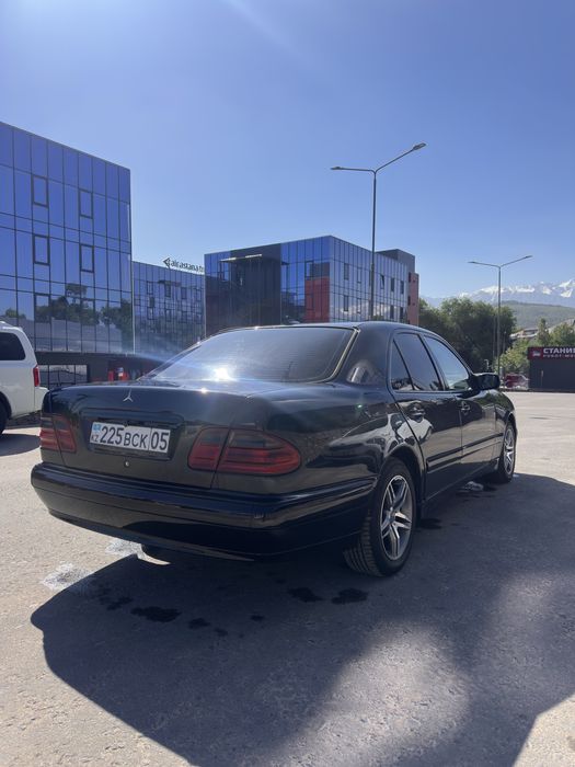 Продам Mersedes 210  - 3,2