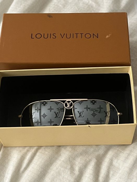 Vând ochelari de soare Louis Vuitton